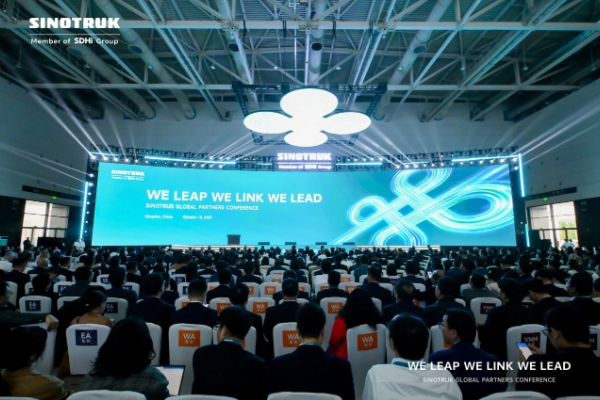 踏遍層峰辟新天 | 中國(guó)重汽集團(tuán)2025年合作伙伴大會(huì)成功舉辦